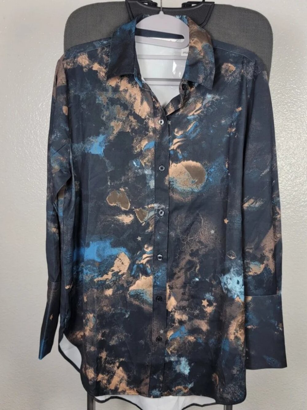 Peace‎ Love World Blouse Women’s Size XXS Button Front Drama Black Abstract